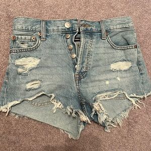 Light denim shorts, listed as 00 fits more like a 2/3
